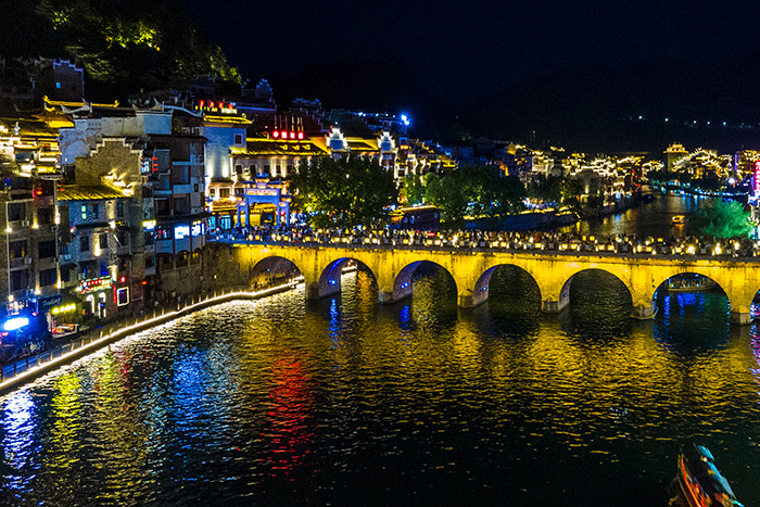 當(dāng)文旅亮化遇見科技：景區(qū)如何打造沉浸式夜游體驗？