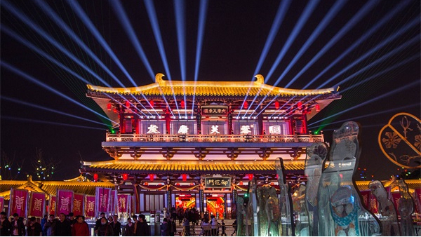 古建筑夜景燈光應(yīng)相協(xié)調(diào)，富有民族特色