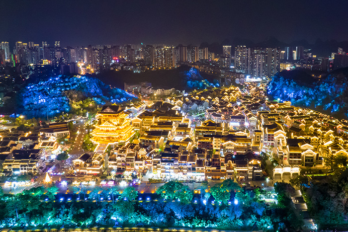 如何讓景區(qū)從"到此一游"變成"深度夜游"？亮化工程很關(guān)鍵